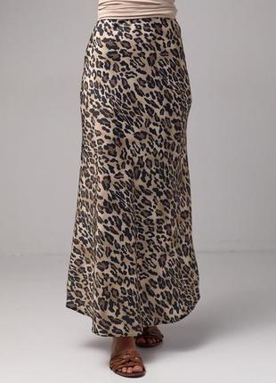 Длинная атласная юбка с леопардовым узором, цвет: коричневый