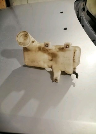 Бачек омывателя задний mazda 626 ge