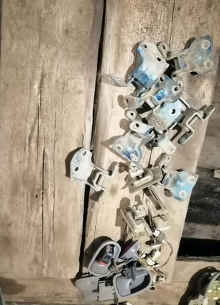 Петля двери mazda 626 ge