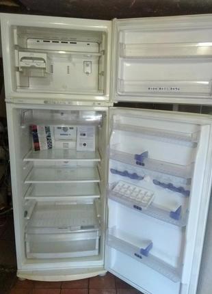 Продам холодильник whirpool ,2 х камерний,noufrost