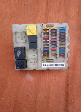 Блок запобіжників форд фокус 1