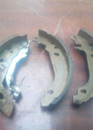Задние левые тормозные колодки рено 9, 11