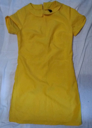 Жовте плаття для дівчини
