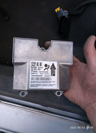 Блок управління airbag 13251081 opel astra h 2007 хетчбек