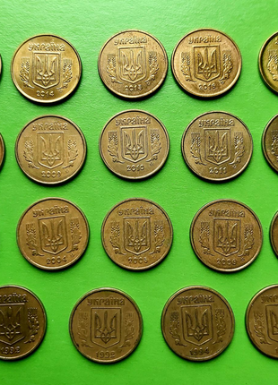 Лот монет 10 копійок україни 19 монет ,погодовка з обігу1 фото