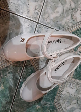 Туфлі білі для дівчинки