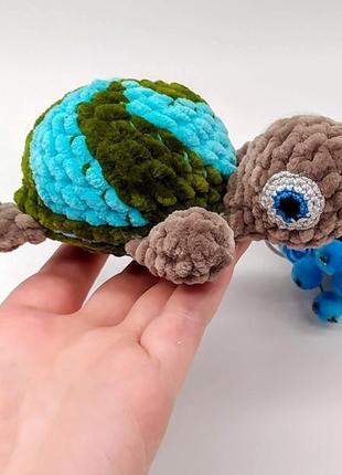 Вязаная игрушка из плюшевой пряжи «черепаха»1 фото