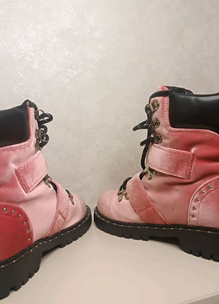 Незвичайні черевики рожевого кольору чобітки5 фото