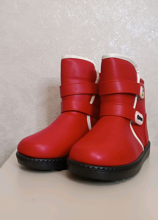 Нові червоні черевики чобітки черевички. зима теплі 35-й розмір