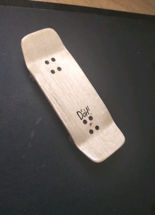 Дека і підвіски для fingerboard