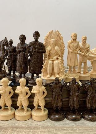 Набір шахових фігур "битва престолів та козаки" з клена
