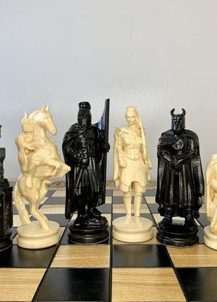 Шахові фігури " лицарі" із натуральної деревини клена4 фото