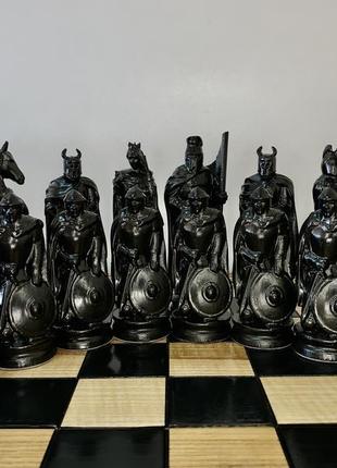 Шахові фігури " лицарі" із натуральної деревини клена10 фото