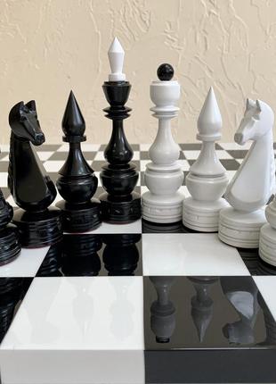 Глянсові шахові фігури "elite" у чорно-білому кольорі з клена