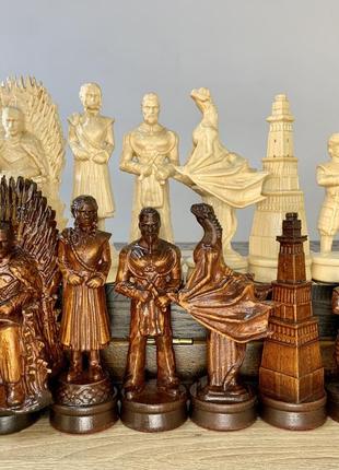 Набір шахових фігур "гра престолів" у кольорі омбре з клена3 фото