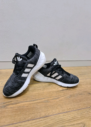 Кросівки дитячі adidas1 фото