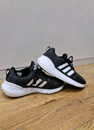 Кросівки дитячі adidas2 фото