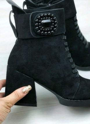 Чорні жіночі черевики