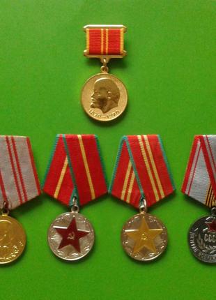Медалі офіцера радянської армії
