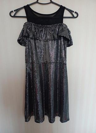 Яркое праздничное платье на девочку