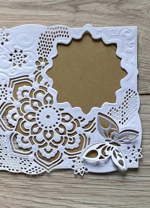 Вырубка ′рамка с бабочкой′