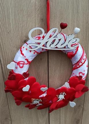 Венок с красными сердцами - декор ко дню святого валентина3 фото