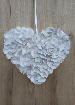 Серце біле з пелюсток троянд- декор для весілля, фотозони, дня валентина