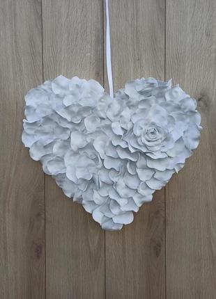 Сердце белое из лепестков роз - декор для свадьбы, фотозони, дня валентина2 фото