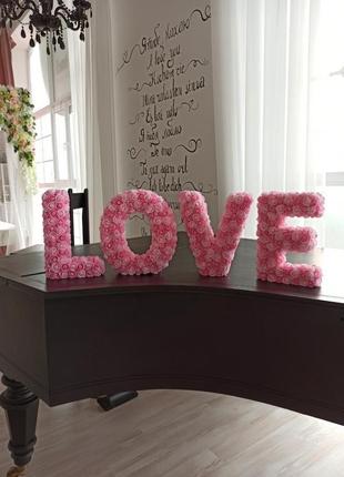 Буквы love из розовых роз3 фото