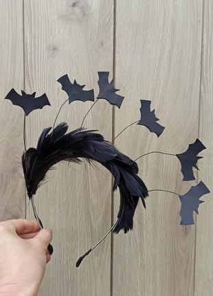 Корона к хеллоуину хеллоуин. обруч с черными перьями и летучими мышами5 фото