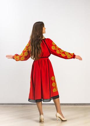 Вышитое женское платье "дедух" красное10 фото