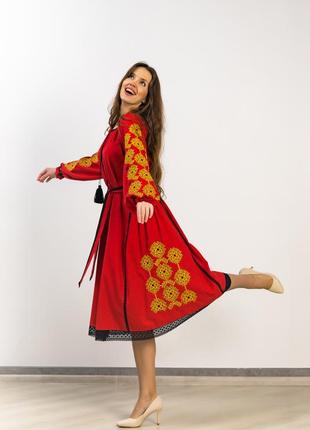 Вышитое женское платье "дедух" красное3 фото