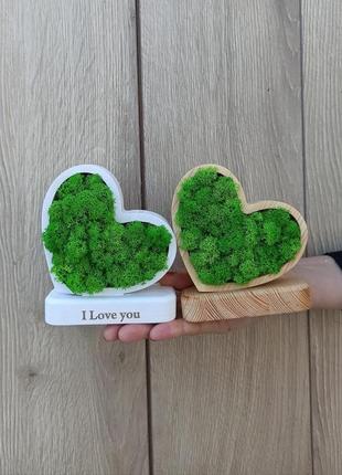 Деревянное сердце на подставке с мхом. подарок ко дню святого валентина, годовщину свадьбы