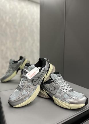 Новая модель мужских кроссовок nike vomero 58 фото