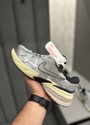 Новая модель мужских кроссовок nike vomero 53 фото