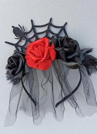 Обруч с черными и красными розами и небольшой вуалью. обруч к хеллоуину.10 фото