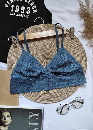 Удобный стильный бра кружевной с треугольными чашками на тонких бретелях бюстик топ белье