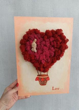 Подарок к дню святого валентина. картина воздушный шар в форме сердца из мха.4 фото