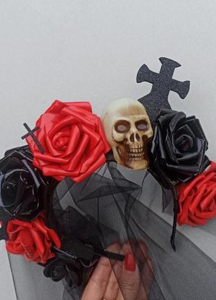 Корона з чорними та червоними трояндами та фатою до хелловіну хеллоуіну7 фото