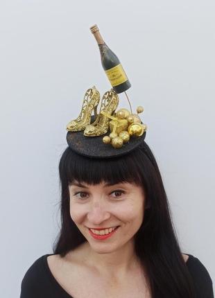 Цікавий, веселий та оригінальний новорічний обруч з туфельками шампанським і кульками1 фото