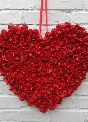 Декор до дня святого валентина. серце з червоних троянд2 фото