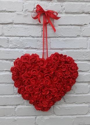 Декор до дня святого валентина. серце з червоних троянд8 фото