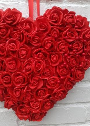 Декор до дня святого валентина. серце з червоних троянд4 фото