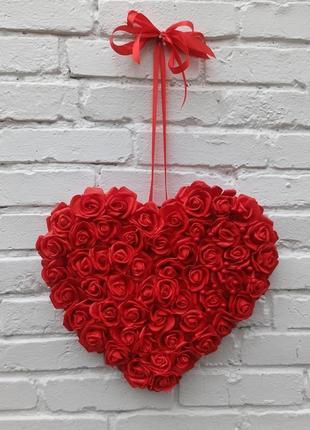 Декор до дня святого валентина. серце з червоних троянд7 фото