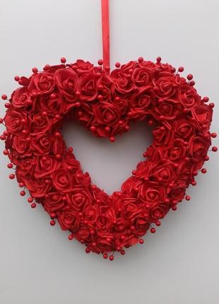 Декор до дня святого валентина. серце з червоних троянд9 фото