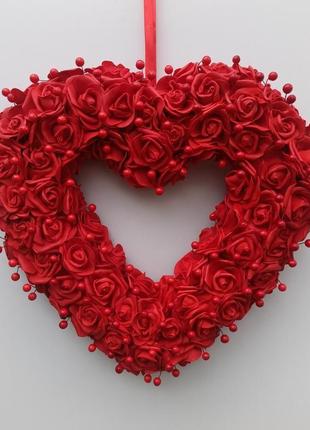 Декор до дня святого валентина. серце з червоних троянд6 фото