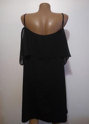 Платье с воланом и открытыми плечами5 фото