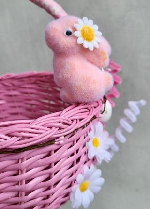 Рожевий дитячий пасхальний кошик з зайчиком та ромашками4 фото