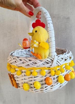 Білий дитячий пасхальний кошик з курчам та яєчками для дівчинки чи хлопчика7 фото