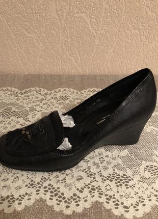 Туфли на танкетке